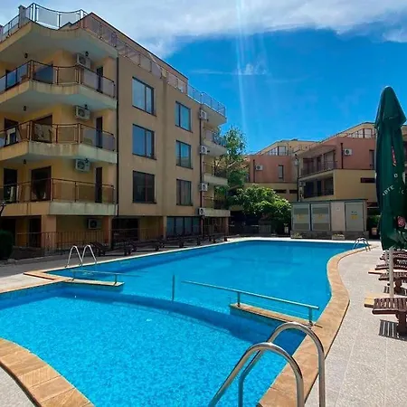 Three-room Апартамент