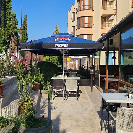 Three-room Апартамент